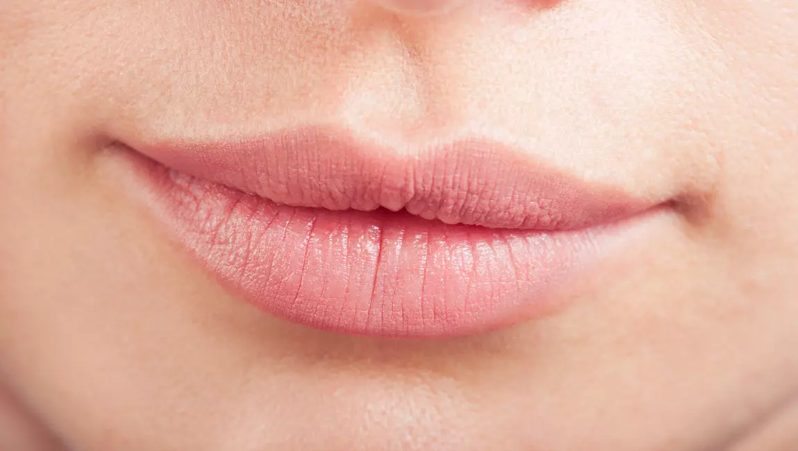 Lippen aufspritzen mit Hyaluron oder Botox? 